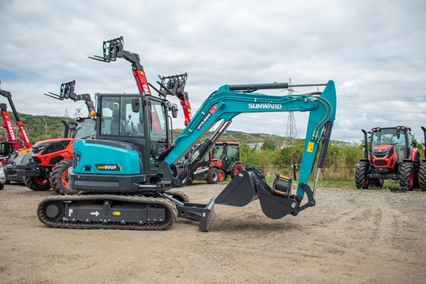 Midiexcavator SUNWARD SWE 60 UF de vanzare